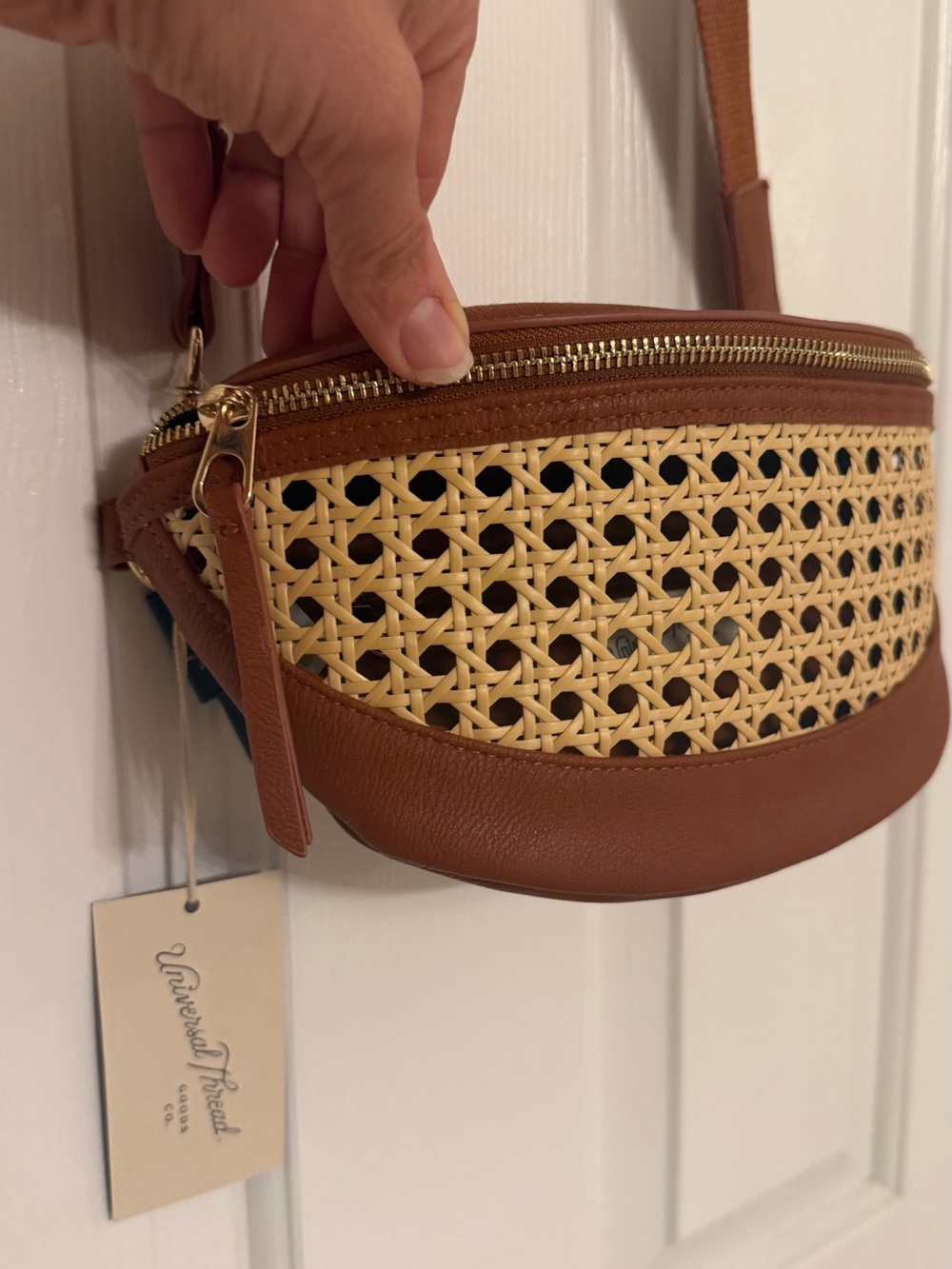 Universal Thread Woven Rattan Belt Bag Brown Crossbody Fanny Pack NWT - Picture 3 of 7